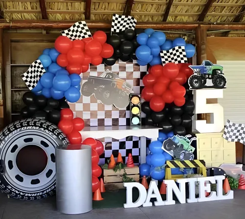 Miniatura 3 de Kit de guirnalda de arco de globos de auto de carreras, 151 piezas de látex rojo azul y globos de neumáticos de rueda a cuadros para autos