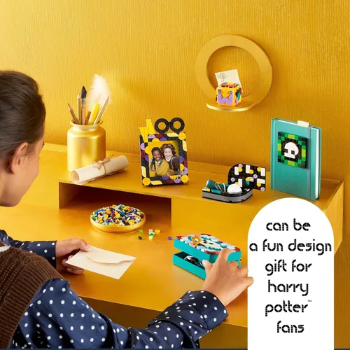 Miniatura 6 de LEGO DOTS Hogwarts - Kit de escritorio 41811, accesorios y suministros de regreso a clases, artículos de decoración de escritorio y parche adhesivo