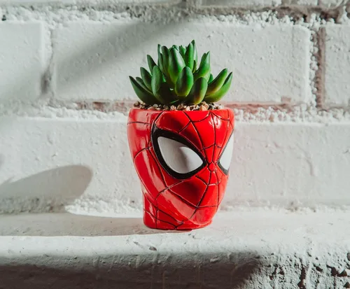 Miniatura 5 de Toynk Marvel Comics Spider-Man Web-Head - Mini maceta de cerámica de 3 pulgadas con suculentas artificiales, maceta pequeña, plantas