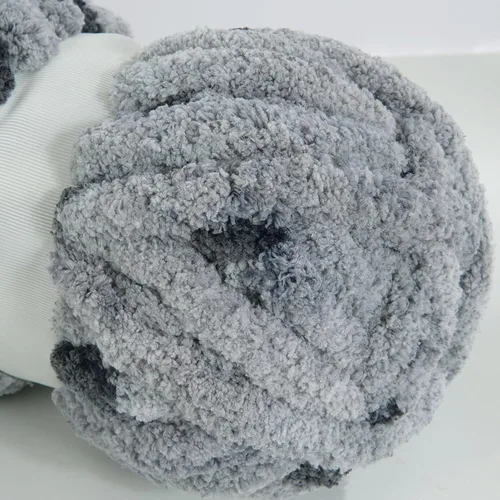 Miniatura 7 de HOMBYS Hilo gigante súper voluminoso, felpilla gruesa para tejer a mano y brazos, ganchillo, hilo esponjoso y grueso, 8 madejas jumbo, color gris
