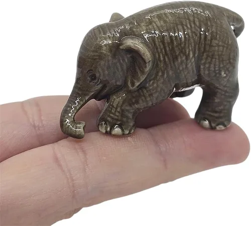 Miniatura 13 de ChangThai Design Pequeña figura de elefante gris claro de 1 pulgada para elevar el tronco – Miniatura hecha a mano de cerámica pintada a mano