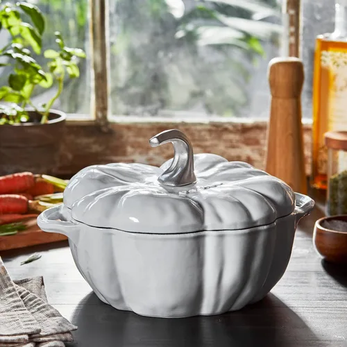 Miniatura 6 de STAUB Horno holandés de hierro fundido de 3.5 cuartos de galón de calabaza con perilla de acero inoxidable, fabricado en Francia, sirve 3-4, blanco
