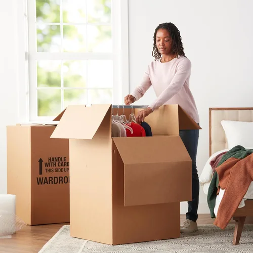 Miniatura 7 de Amazon Basics Cajas de mudanza para ropa de armario con barra, 20 x 20 x 34 pulgadas, paquete de 3 Con barra de suspensión, para empacar ropa