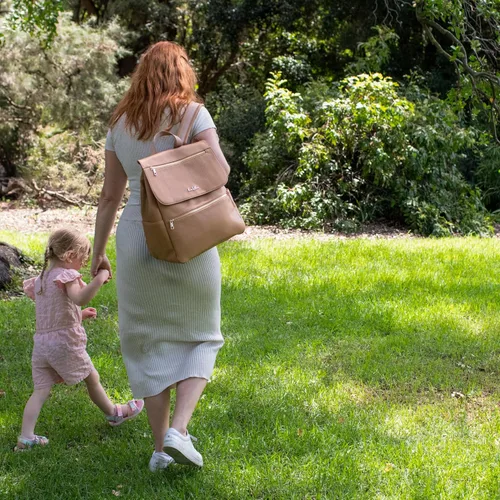 Miniatura 8 de Mochila para pañales de cuero vegano de alta calidad, bolsa de bebé de diseño grande, elegante mochila para pañales con correas para cochecito