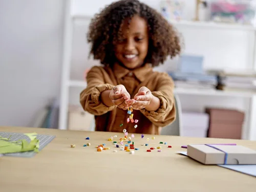 Miniatura 3 de LEGO DOTS Extra DOTS - Serie 4 41931 Kit de decoración para manualidades y colecciones; diversión creativa con azulejos; perfecto para añadir a un