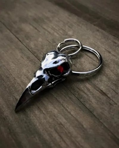 Miniatura 6 de Bravo Bells Llavero Raven Skull – Rhinestone rojo – Llavero de peltre gótico y motero – Fabricado en Estados Unidos con peltre sin plomo