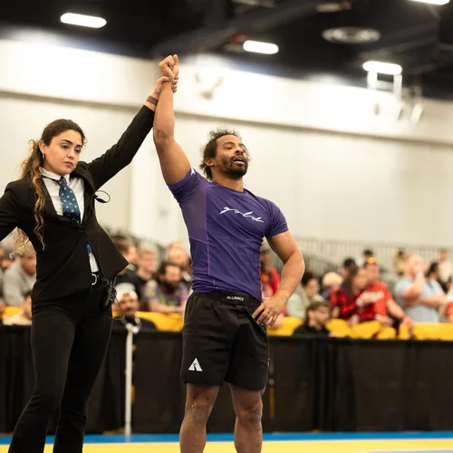 Miniatura 9 de Gold BJJ Fundación Rash Guard - Rashguard clasificado No-Gi y Gi Jiu Jitsu