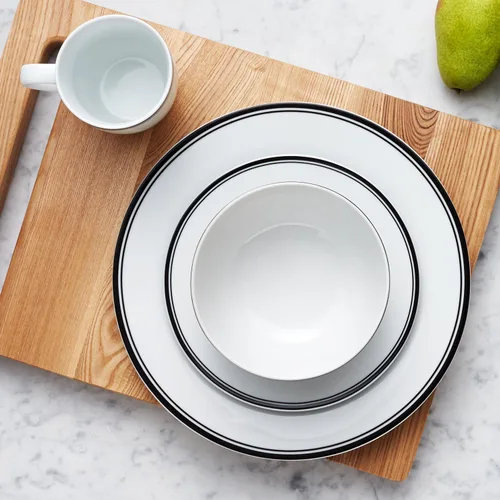 Miniatura 7 de Amazon Basics - Juego de vajilla de cocina de 16 piezas con rayas de café, platos, cuencos, tazas, servicio para 4, color negro