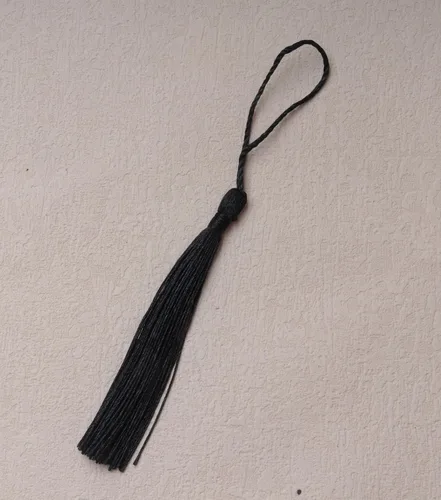 Miniatura 6 de SOWAKA 30 piezas de mini borlas suaves con lazo para manualidades, proyectos de manualidades, aretes, fabricación de joyas, recuerdo, graduación