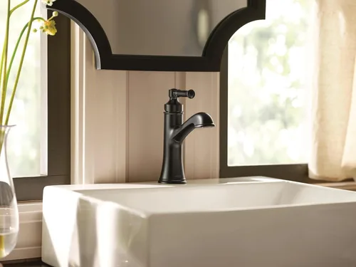 Miniatura 2 de Moen Dartmoor 6803BL - Grifo para lavabo de baño con una sola manija color negro mate con placa opcional Mate negro