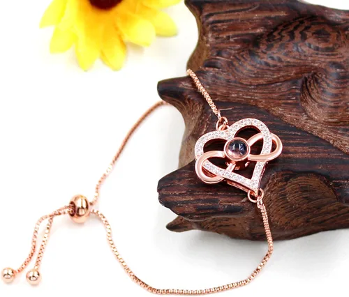 Miniatura 7 de Pulsera ajustable de cadena de plata/oro rosa, 4 dijes de corazón diferentes en 100 idiomas con texto en inglés "Say I Love You", pulsera