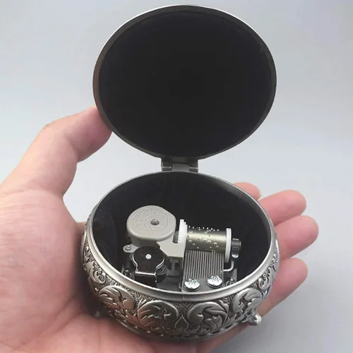 Miniatura 3 de ROSIKING Caja de Música Redonda de Metal de Aleación en Relieve de Cuerda Antigua Cajas Musicales de Joyería Regalos de Navidad Cumpleaños Día