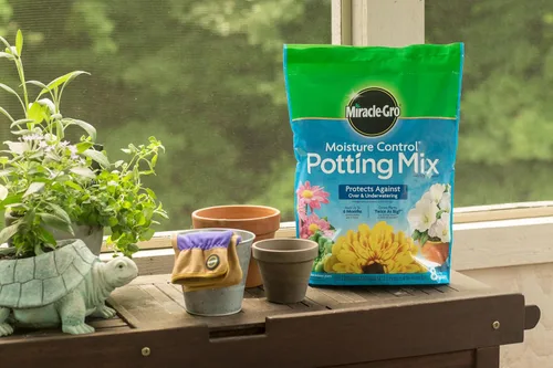 Miniatura 15 de Miracle-GRO Mezcla para macetas con control de humedad, para plantas en contenedor, protege contra el riego excesivo y insuficiente, 16 cuartos