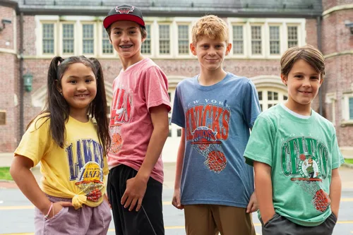 Miniatura 4 de Ultra Game - Camiseta juvenil oficial de la NBA supersuave con diseño desgastado
