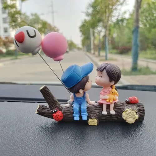 YMIKOOVB34U7FAR-66 - Lindos adornos para el tablero de instrumentos del automóvil, bonita pareja besando a niño y niña, decoración interior del auto