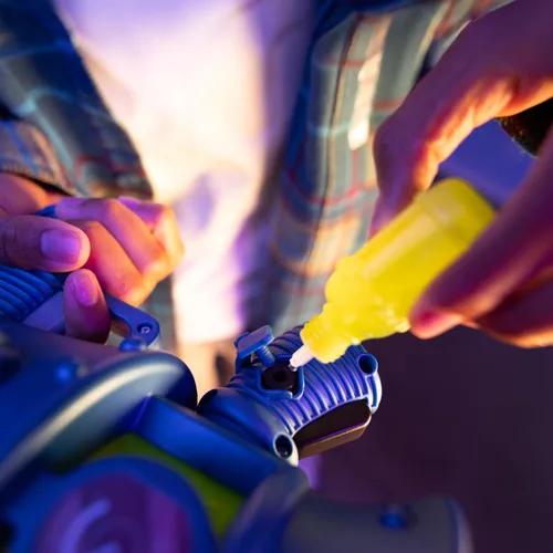 Miniatura 3 de Minions Illumination's Monsters Fart Blaster Pro con 8 ajustes de olor, dispara anillos apestosos de hasta 6 pies (5.9 ft) de distancia, el juguete