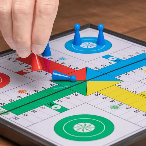 Miniatura 8 de Juego de ludo magnético y plegable, 9.75 in