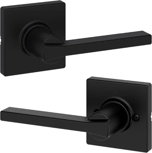 Kwikset Casey - Manija de puerta de paso interior, palanca para puertas de armario y pasillo, manija reversible sin bloqueo, negro mate, con