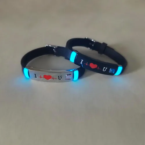 Miniatura 2 de 2/PCS SET Luminous King Queen Crown Couple Bracelet, Fashionable Silicone Bracelet, Cute and Simple Alloy Design, Daily and Gift Occasions