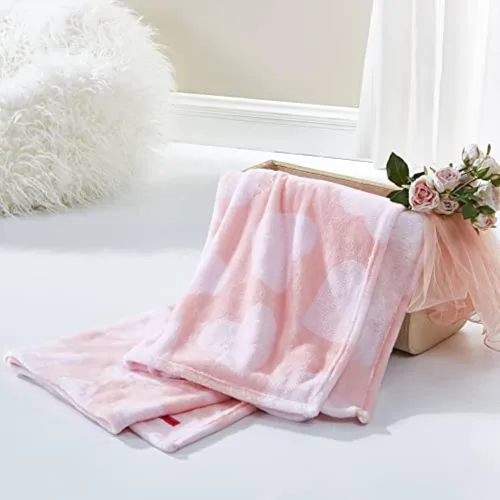 Miniatura 3 de Betsey Johnson - Manta para sofá o cama, manta súper suave y extragrande de aspecto audazmente mullido (corazón punteado rosa, 50" x 70")