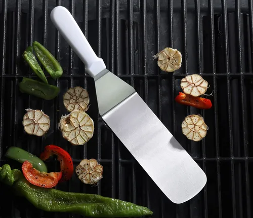 Miniatura 4 de New Star Foodservice 36213 Espátula/volteadera para parrilla con mango de plástico flexible, 36,8 cm, blanca