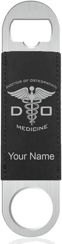 Miniatura 12 de LaserGram Abrebotellas, DO Doctor en Medicina Osteopática, grabado personalizado incluido (cuero sintético, negro y dorado)