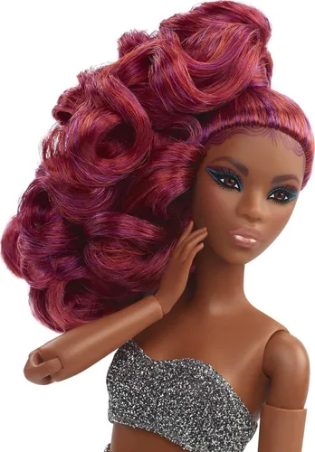 Miniatura 4 de Barbie Signature Looks Doll (Petite, Red Hair) Muñeca de moda totalmente posable con blusa corta y falda brillante, regalo para coleccionistas