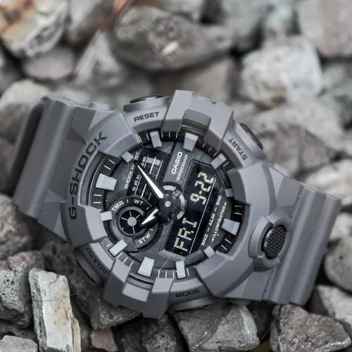 Miniatura 2 de Casio Men's 700UC Series G-Shock Quartz 200M WR Shock Resistant Resin Strap and Case