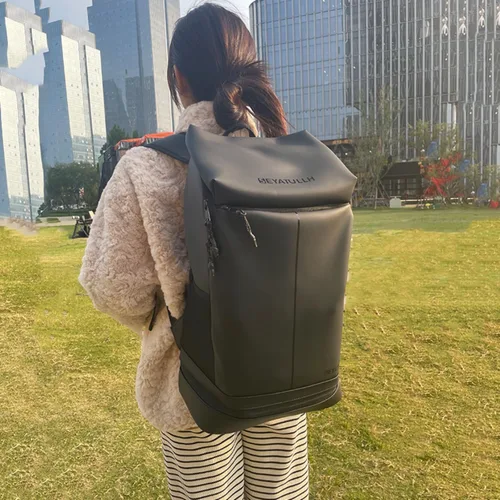 Miniatura 7 de Mochila de gimnasio para hombres y mujeres, bolsa de viaje con compartimento grande para zapatos y soporte para botellas, mochila impermeable, Negro