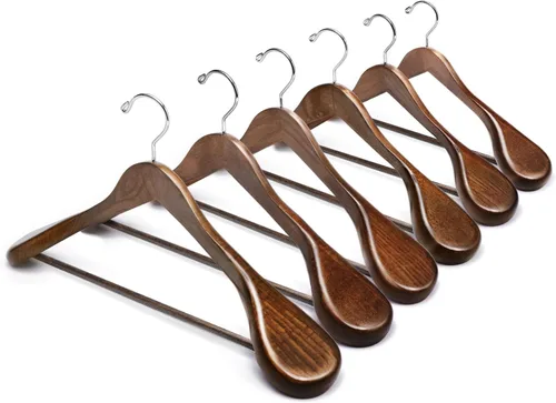 Amber Home Paquete de 6 perchas de madera con hombros anchos de nogal con barra antideslizante para pantalones, perchas de madera maciza para