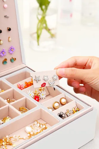 Miniatura 4 de QBestry Organizador de aretes para niñas, caja de joyería blanca para aretes, collares, organizador de joyas, tachuelas, caja de aretes para mujer