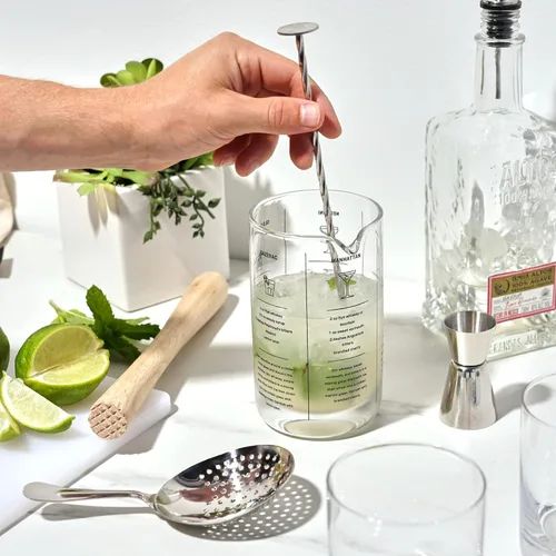 Miniatura 5 de True Kit de barman de mezcla de acero inoxidable, incluye vaso de mezcla de recetas, colador julep, mezclador, doble jigger y cuchara para bebidas