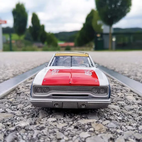 Miniatura 4 de Carrera 30945 Plymouth Road Runner No. 7 - Vehículo de carreras digital a escala 1:32 para carreras de autos Carrera con ranura digital, rojo, azul