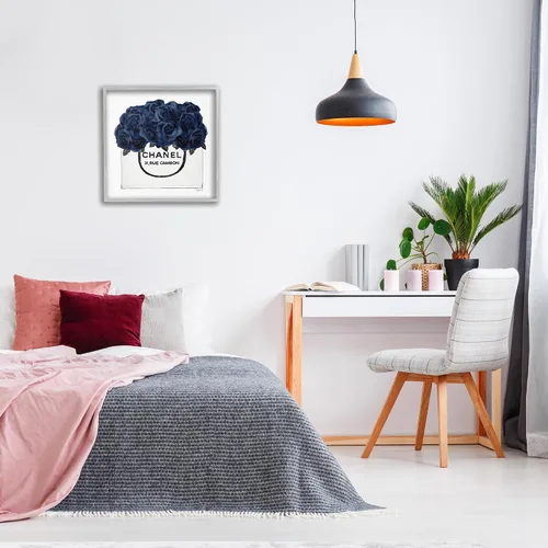 Miniatura 3 de Stupell Industries Elegante bolsa de moda con rosas azul marino en glamour, diseñada por Amanda Greenwood - Arte de pared enmarcado gris, 24 x 24