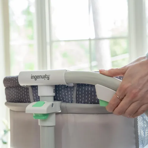 Miniatura 9 de Ingenuity Snooze & Stow - Moisés portátil para bebé, fácil de plegar con sonido, luz, vibración, laterales de malla, estante de almacenamiento