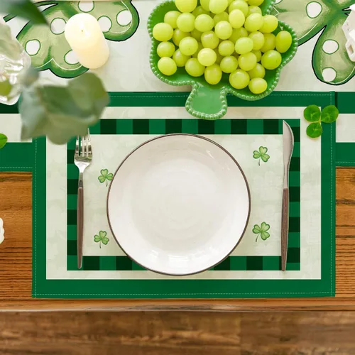 Miniatura 2 de Artoid Mode Juego de 4 manteles individuales verdes con citas del día de San Patricio para mesa de comedor, 12 x 18 pulgadas, trébol de la suerte