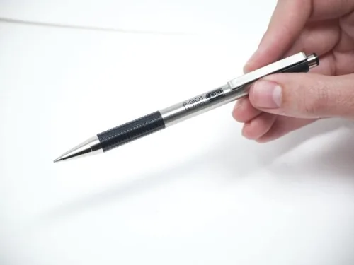 Miniatura 2 de Zebra F-301 - Bolígrafo retráctil con barril de acero inoxidable de 0.028 in, punta fina, paquete de 4, 2 negros y 2 azules