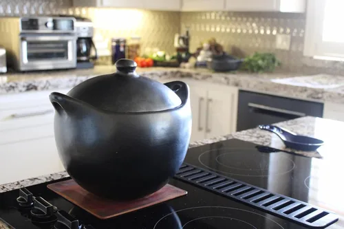 Miniatura 10 de Olla Auténtica Chamba para Sopa y Frijoles - Elegante Olla Holandesa Artesanal de Arcilla Negra con Tapa - Perfecta para Sopas, Frijoles, Caldos