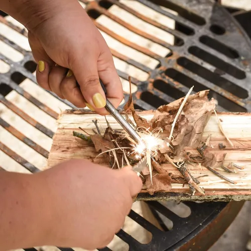 Miniatura 4 de Coghlan's Flint Striker Firestarter Herramienta para camping, senderismo, supervivencia de emergencia e encendido al aire libre - Varilla