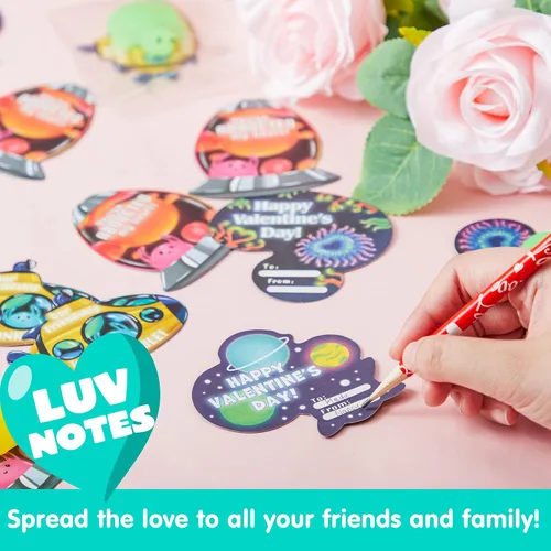 Miniatura 5 de JOYIN Paquete de 28 tarjetas de regalo para el día de San Valentín con mochis, juguetes esponjosos Mochi que brillan en la oscuridad, juguetes