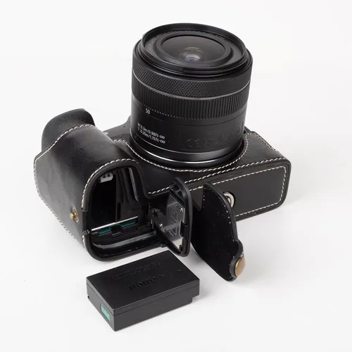 Miniatura 3 de MUZIRI KINOKOO Funda para cámara Canon EOS R8/RP DSLR, estilo retro funda protectora de piel sintética con agarre de mano y diseño inferior de Negro