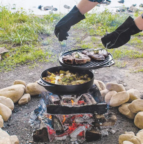 Miniatura 5 de Lodge - Kit de cocina de hierro fundido. El juego de cinco piezas de hierro fundido incluye una parrilla/plancha reversible de 14 pulgadas, fondo