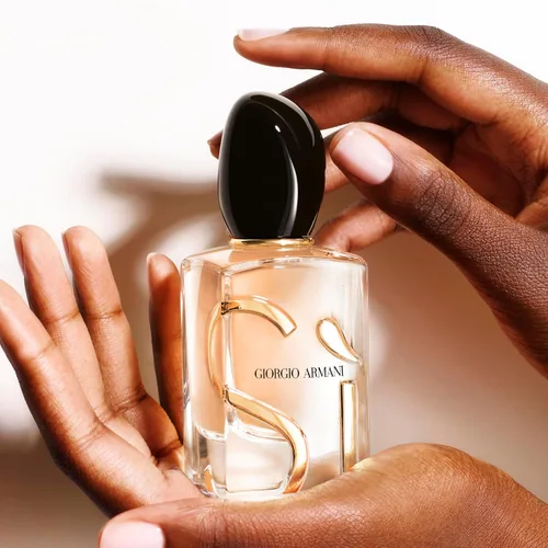 Miniatura 4 de Armani Beauty - Sì - Eau de Parfum - Perfume para mujer - Fragancia Chypre moderna - Néctar de grosella negra, Rosa de mayo y Freesia, notas
