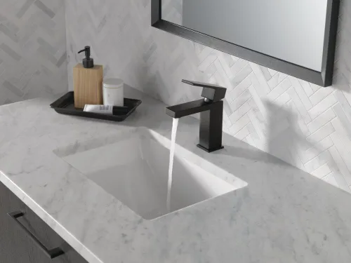 Miniatura 7 de DELTA - Grifo de baño moderno negro mate, para un solo agujero, para lavabo de tocador, conjunto de desagüe de metal con botón de expulsión, negro