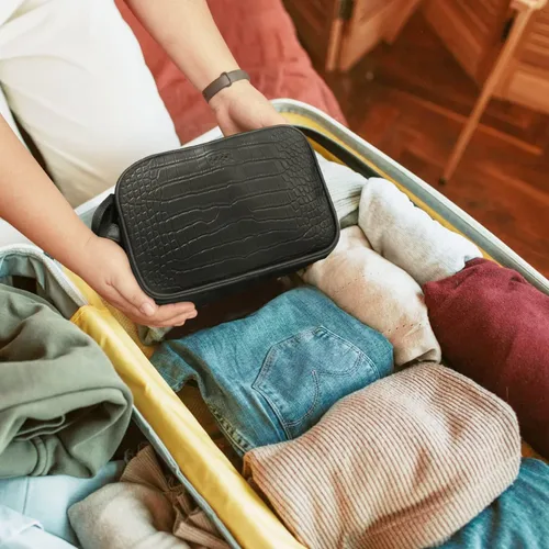 Miniatura 7 de Dot&Dot Neceser de cuero para hombres y mujeres – Espaciosas bolsas de artículos de tocador de viaje para mujer (cocodrilo negro)