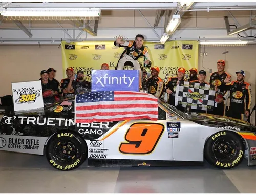 Miniatura 2 de Lionel Racing Noah Gragson 2022 Kansas Xfinity Series Race Win Diecast Car escala 1:64