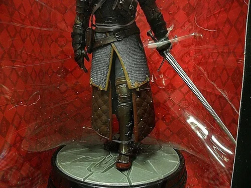 Miniatura 5 de Dark Horse Deluxe The Witcher 3: Caza Salvaje: Figura Geralt Grandmaster Ursine