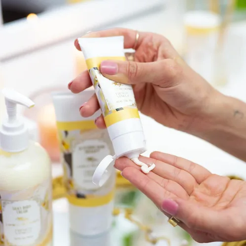 Miniatura 2 de Camille Beckman Crema de terapia de manos de glicerina, vainilla francesa, 6 onzas