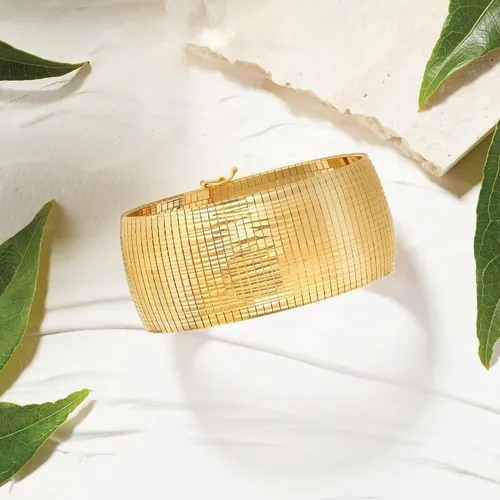 Miniatura 4 de Ross-Simons Italian 18kt Gold Over Sterling Diamond-Cut and Polished Omega Bracelet