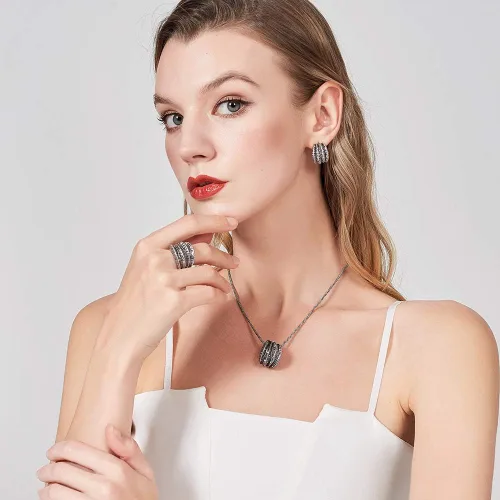 Miniatura 6 de Mytys Anillos llamativos para mujer con circonitas negras, diseño ondulado, anillo de banda ancha vintage